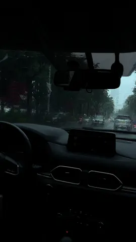 Trước khi cơn bão số 10 Bualoi đổ bộ vào khu vực miền Trung 🌧️🌧️🌧️ #fyp #rain #bualoi #mazda #chill 