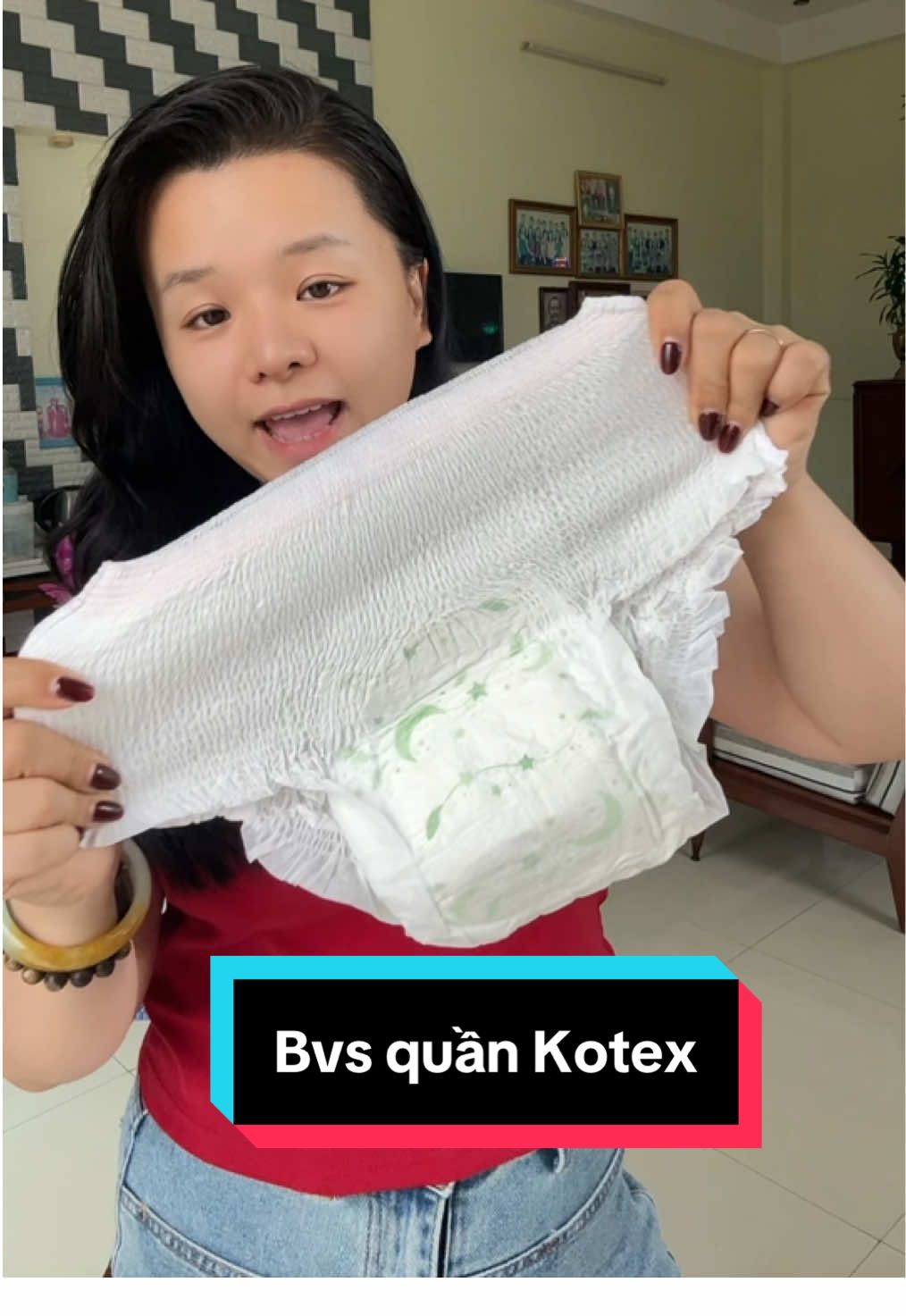 Băng vệ sinh dạng quần Kotex dùng siêu đã, co giãn cực tốt, dây chun mềm mịn đã lắm. Thấm hút cũng tốt luôn. Hồi h mà chưa dùng thử, thì nay mua dùng thử dùm e nhen. Bao mê #bvsdangquan #kotex #bangvesinhdangquankotex #xuhuongtiktok 