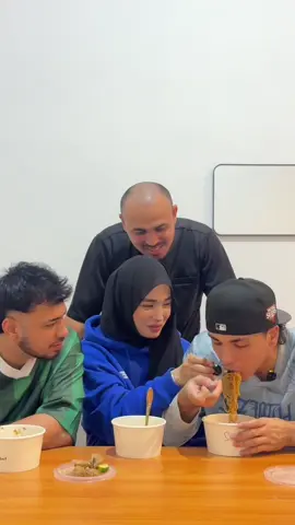 orang kuantan pahang ! jangan lupa singgah try okay <3 