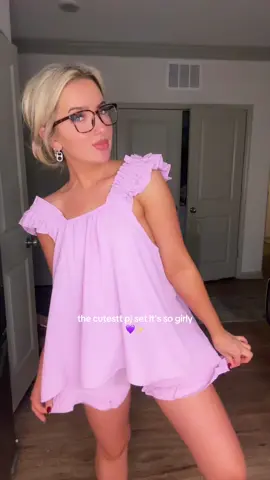 how cute is this pj set!!!! & it comes in so many different colors i loveeee #pjs #pajamas #outfits #outfitinspo #pajamasets 