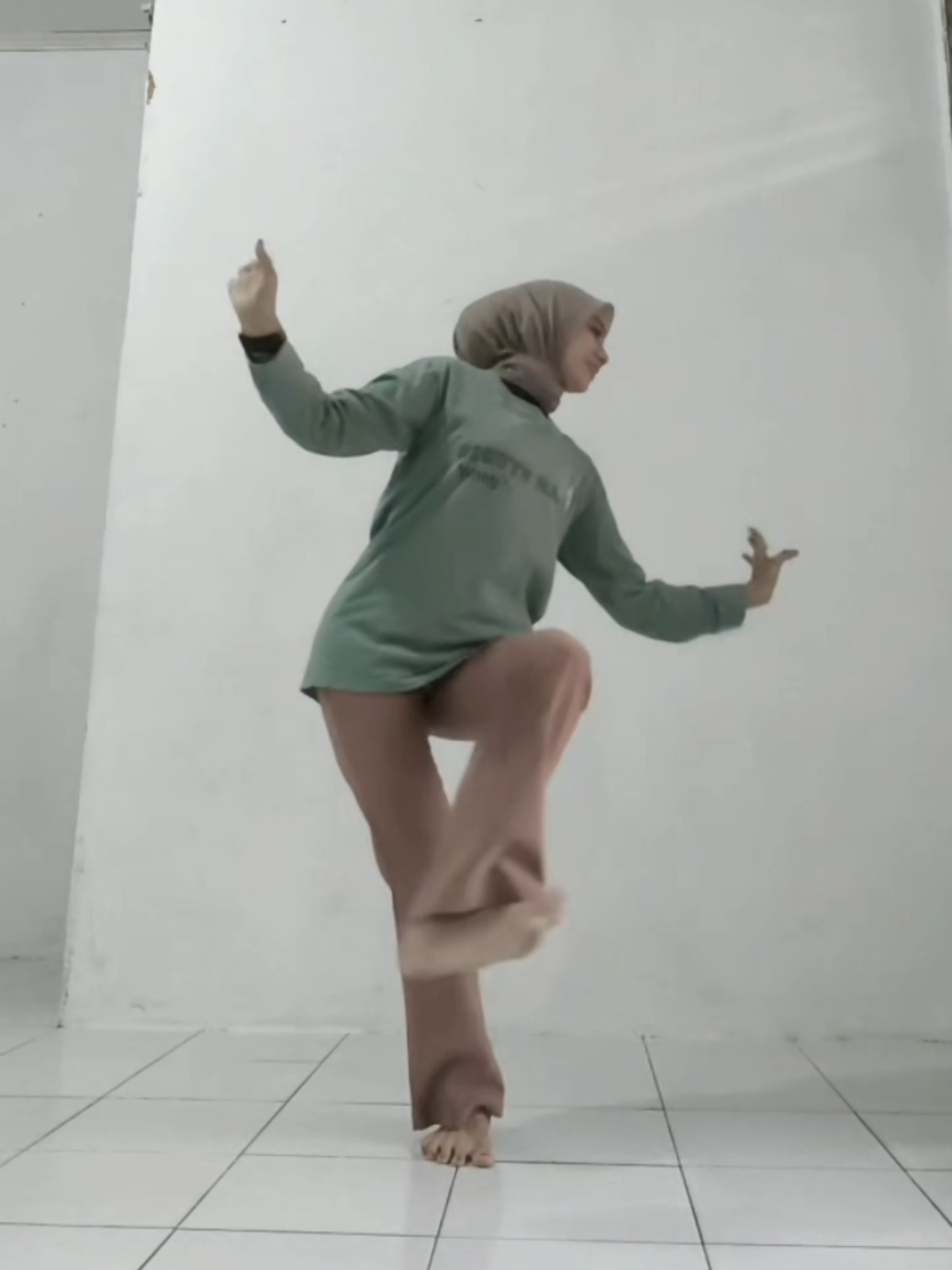 tes tes💃by me  #tarikreasi #taridayak #dancechallenge #fyp #taritradisional 