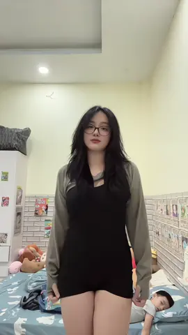 Mẹ kiu cho em ngủ 😞