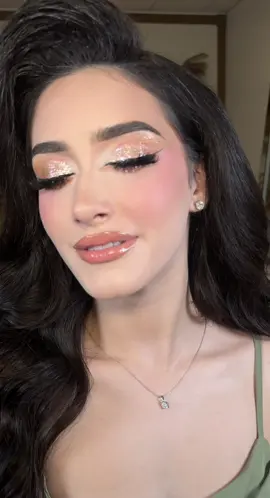 Tira un like  Sombras y brillos de mi  Línea de maquillaje… #paratiiiiiiiiiiiiiiiiiiiiiiiiiiiiiii #fyp #makeupartist #arizona #eyeshadow 