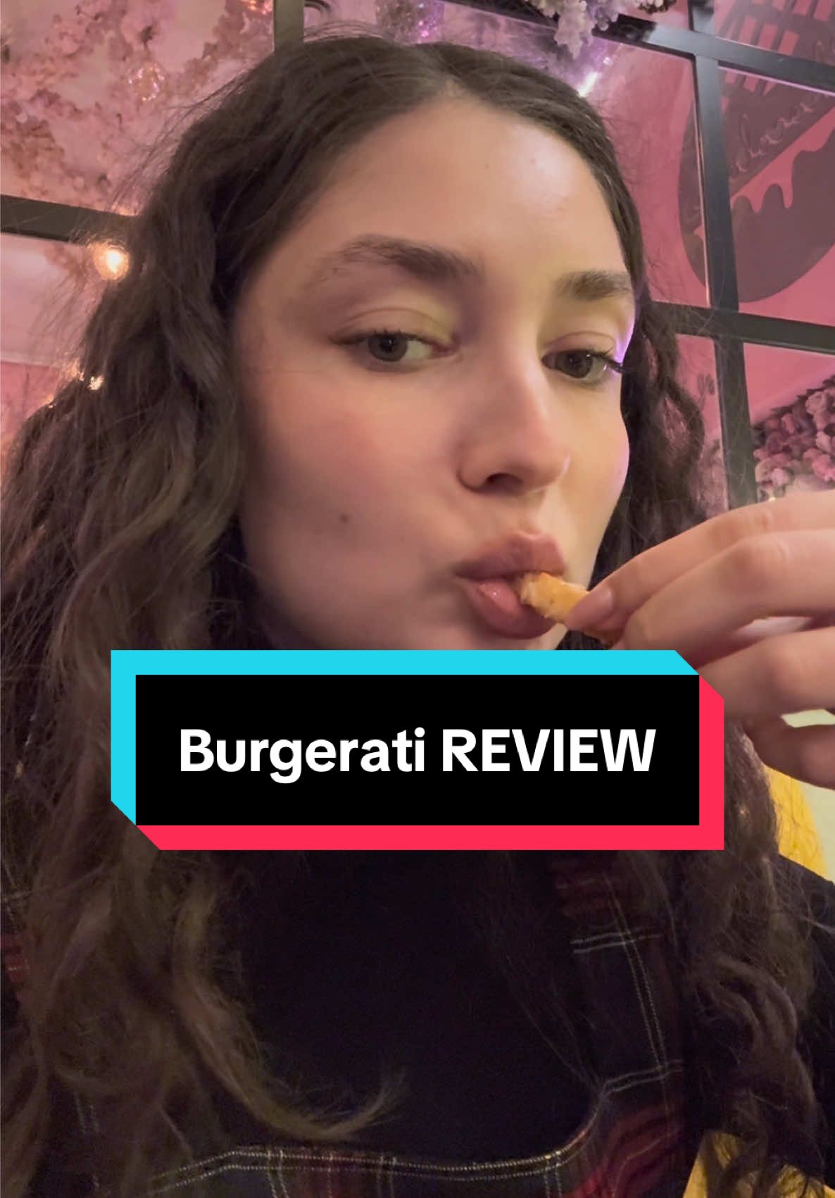Burgerati- mie mi a placut acest local, are preturi corecte pentru ceea ce ofera, iar mancarea e real gustoasa. Cheeseburgerul a fost preferatul meu, carnea suculenta, rumenita si chifla pufoasa. Cartofii sunt congelati dar nu deranjeaza, merg bine cu sos, in special cel Burgerati. Maioneza cu usturoi avea o textura ciudata si nu avea prea mult gust.  *de mentionat ca am mancat in iarna la ei🫶🏻 #burger #fastfood #cheeseburger #fries 