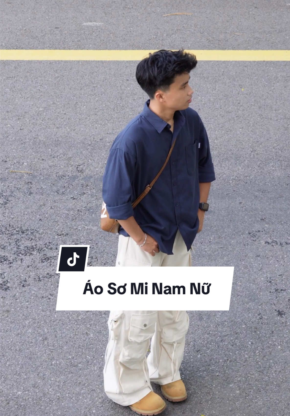 Ê sơ mi đẹp như này thì mấy anh em đi học làm mỗi màu 1 con về đi học đi chơi. Có hơn trăm thôi, rẻ vchh #ao #somi #aosomi 