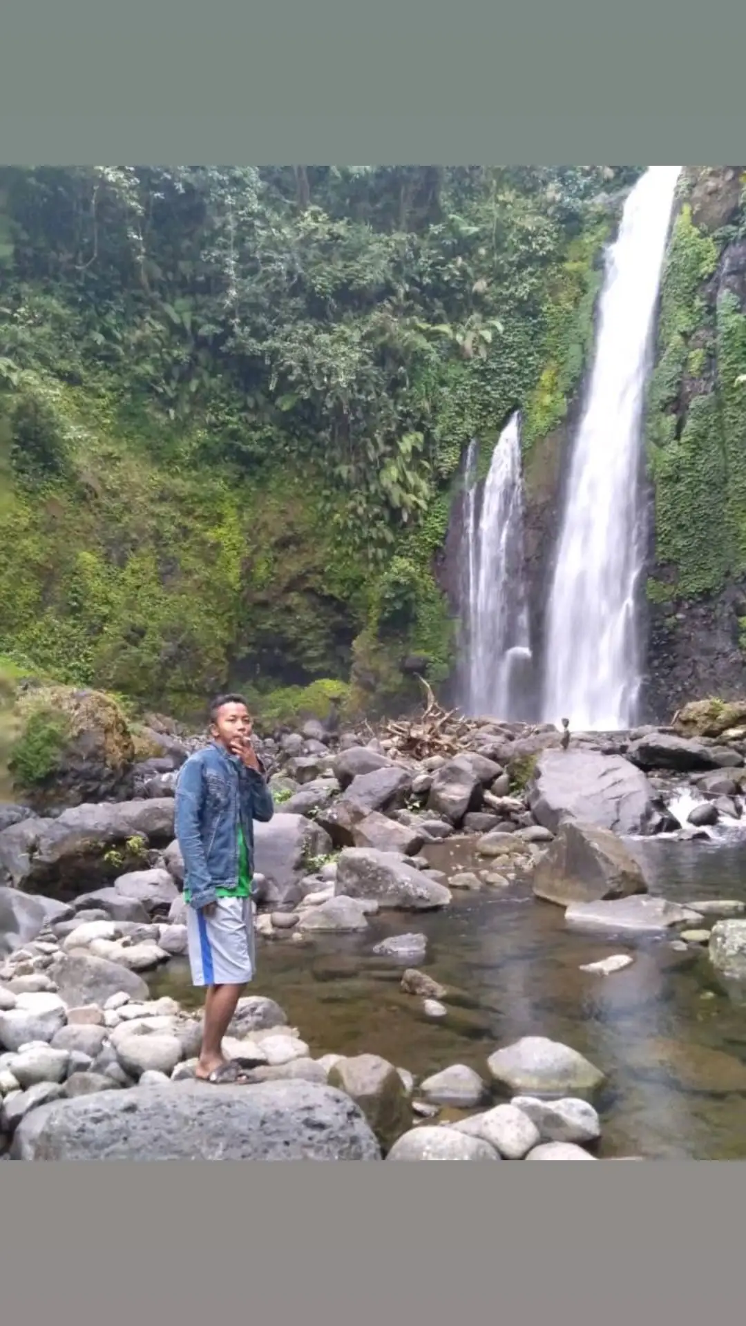 pergi kemana mana cukup pake kolor bae wkwkwk sederhana tidak mengundang begal 😁  sing menting sangu duit tumbas jajan.ngopi mendoan misale...😄 #curug #airterjun #purwokerto #banyumas 