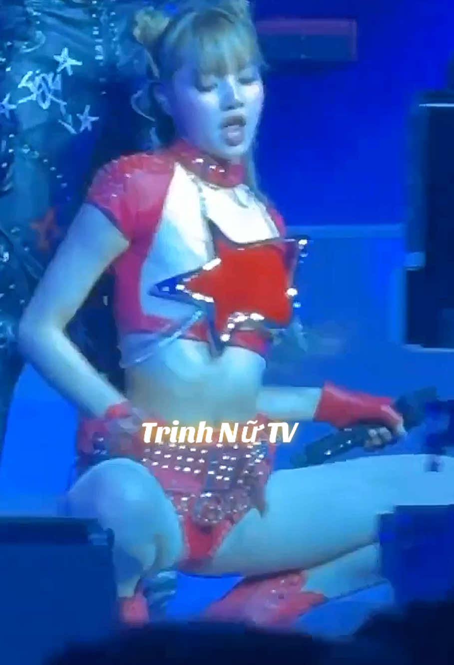 #lisa Lisa on night #duet #wonderful #blackpink 