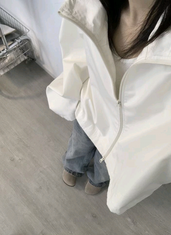 I'm inlove with whatever this style is called! Absolutely love white but I always stain it 💔💔 #cleangirl #stockholm #streetwear #fyppppppppppppppppppppppp #xybca 