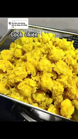 Trả lời @Luyen Kim Nguyen  cách chiên gà siêu nhiều vẩy đẹp giòn bên trong vẫn mềm ẩm đây ạ #chiasekinhnghiem #garan #doanvat #fyp #foryoupage 