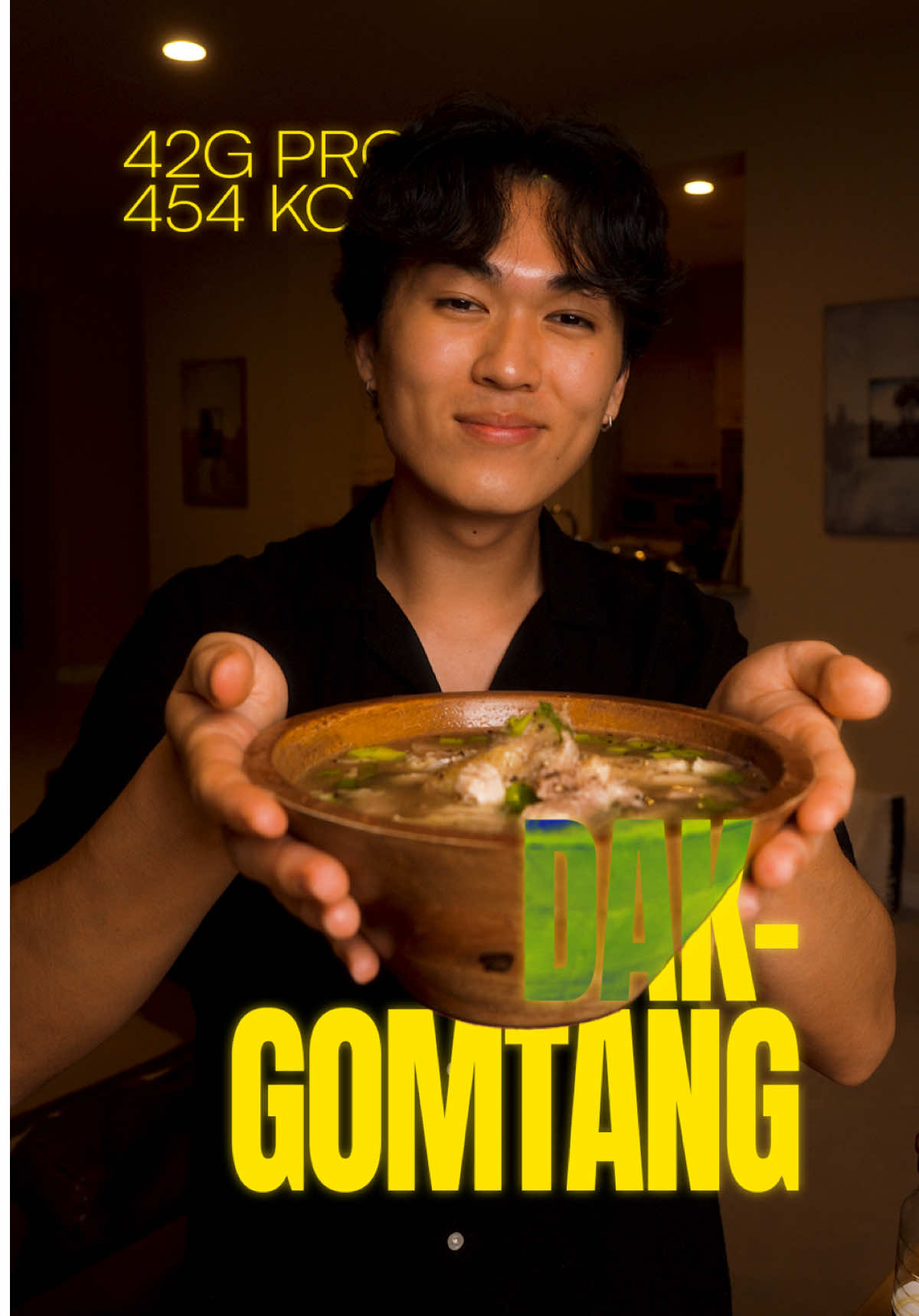 ⇩ Full Recipe 🍲 ⇩ Macros per serving: Protein: 42g Carbs: 38g Fat: 14g Calories: 454 Ingredients per 3 servings (1 pot makes 3 servings): - 1lb chicken leg, whole (bone-in, skin on, raw) - 5 garlic cloves - 3 piece ginger, sliced - 1/2 medium onion - 5 green onion - 1/2 tsp peppercorn - salt and pepper to taste - enough water to cover the chicken Dipping sauce - 1 tbsp jalapenos - 5 tbsp soy sauce - 1 tbsp honey - 2 tbsp water Rice: - 1.5 cup cooked rice How to make it yourself: 1. Chop your green onions and onion 2. In a pot on high heat, add garlic, ginger, onion, green onions, pepper corns, salt and pepper to taste, and enough water to fill it to the 3/4 of the pot and bring it to a boil 3. Add in your chicken legs and boil for 30-50min or until the chicken is fully cooked through and tender 4. Remove your chicken from the soup, place in a bowl, and shred with a fork 5. In a small bowl, add diced jalapenos, soy sauce, honey, and water and mix well to make your sauce 6. Strain your soup from the pot, remove and excess impurities, and pour the clear soup into a bowl 7. Place cooked rice into the soup, add your shredded chicken, and top with diced green onions. Enjoy your shredded chicken with your dipping sauce! 📩 Save this Dak Gomtang recipe to make for later and if you make it, post it and tag me in it! I’d love to see how you liked the recipe :) #highprotein #weightloss #chickensoup #lowcalorierecipes #healthyrecipe  