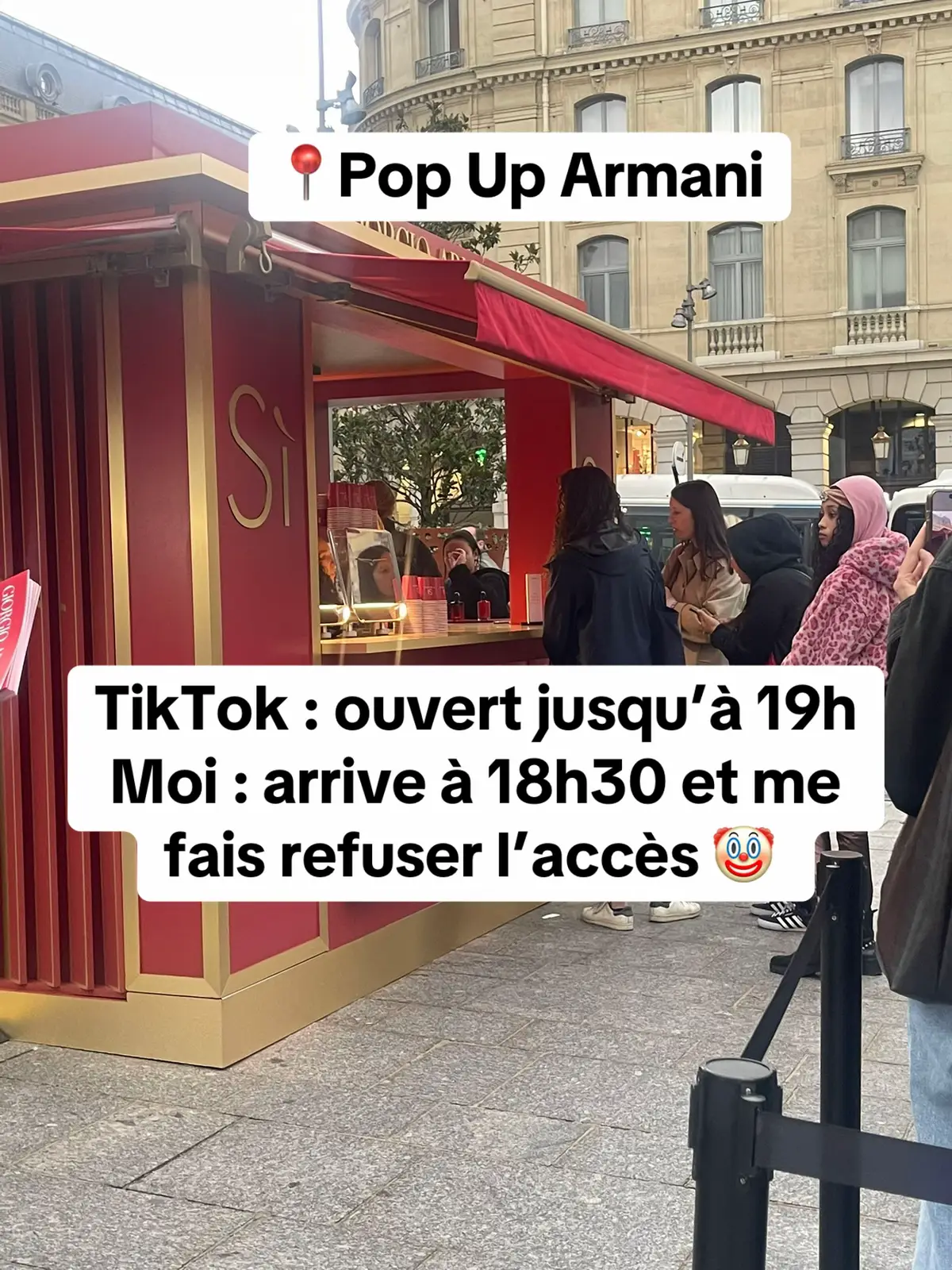 C’était le dernier jour hier en plus ahah.. #popuparmani #armani #stlazare #siarmani #fyp  J’ai même négocié de leur faire du contenu ahah !  Vous en pensez quoi : refuser l’accès à 18h30 : abusé ou pas ?