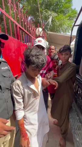 JAB THANY MAIN CHEAK KIYA TU JAIB SE VAIB NIKLA 