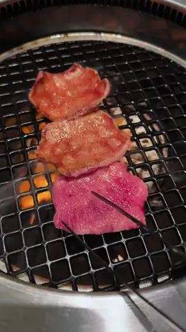 Perfectly Grilled Beef Tongue: Crispy on the Outside, Tender on the Inside! #GrilledBeefTongue#BeefTongue#FoodPorn#TastyEats