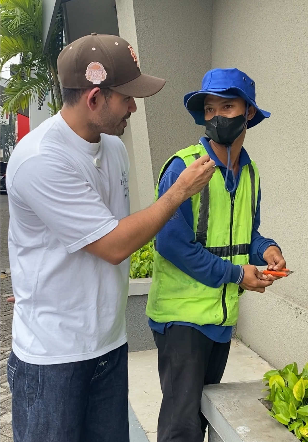 kalau buat ibu mah hayuk aku yang traktir! 