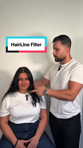 Visar hur vår HairLine Filler funkar och att den finns i 4 olika färger. Håller håret tjockt i mellan 24-48 timmar efter våra tester.  Tvätta gärna med vår Batana Schampo för att den inte ska försvinna så lätt och hålla ännu längre än med en vanlig schampo 🧴  #ValenciaCosmetica #hairfiller #hairconcealer #hairpowder #hairtok 