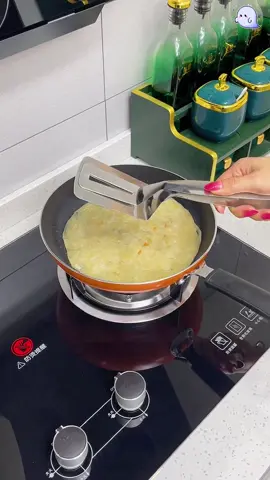 A pá e o clipe são dois em um, o que torna muito prático fritar peixes e ovos.#fyp #tiktokshop 