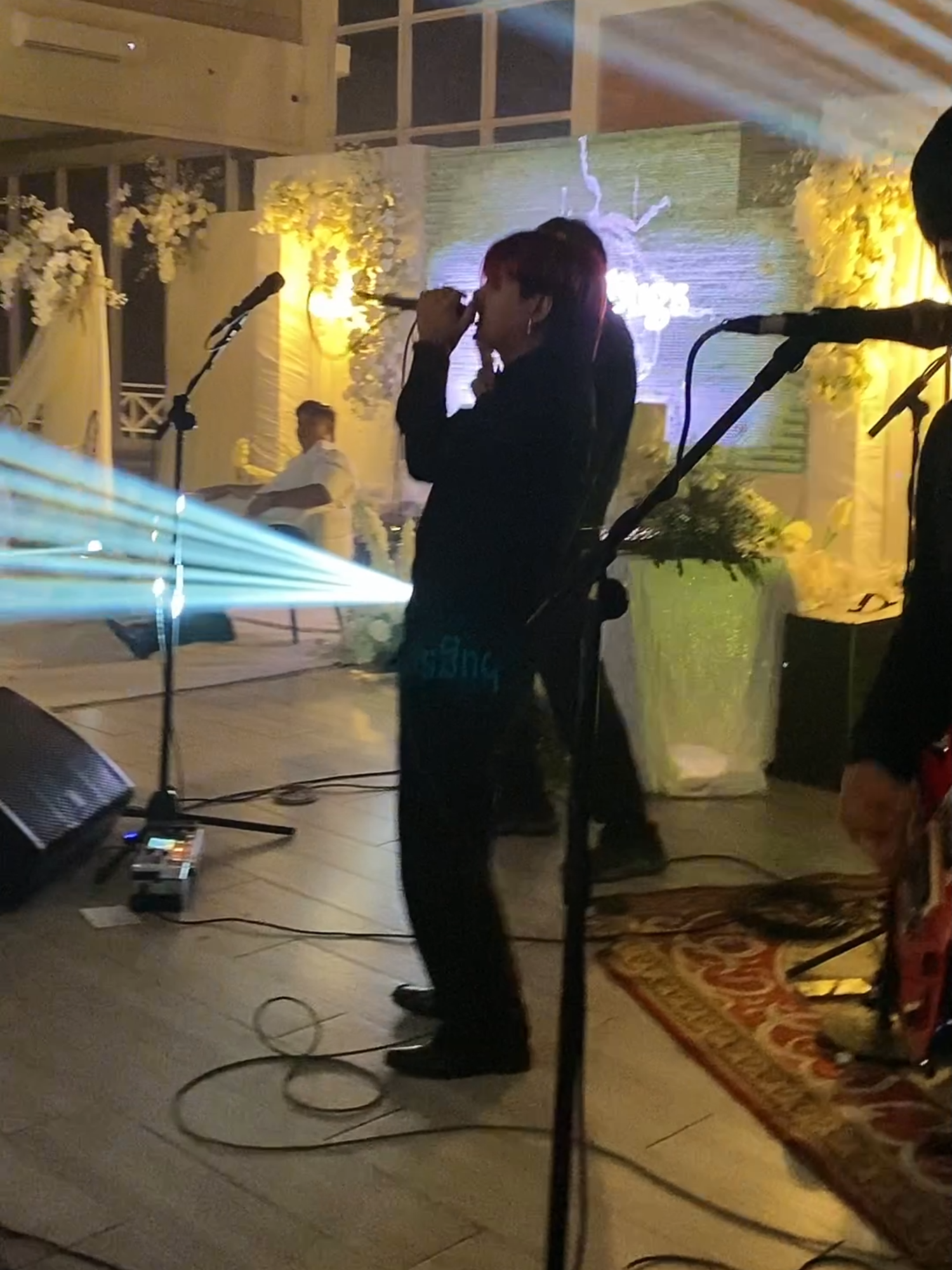 Another Simple Plan classic on last week's wedding after party! 🤘 #simpleplan #welcometomylife #poppunkwedding #weddinggig #jennyandjohn