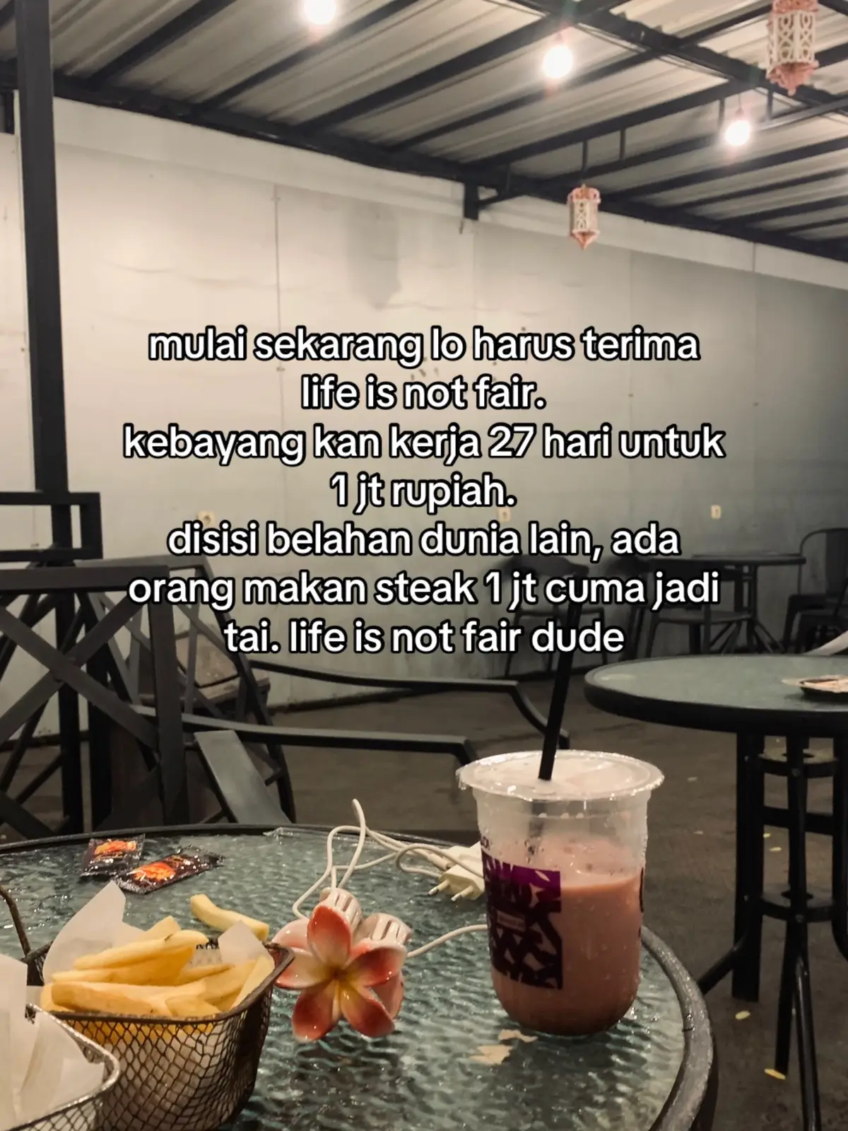 tp d zolimi sm tmpt kerja seharusny ga d normalisasikan. kerja 12jm 6hari seminggu cm dpt 1jt mah perbudakan modern