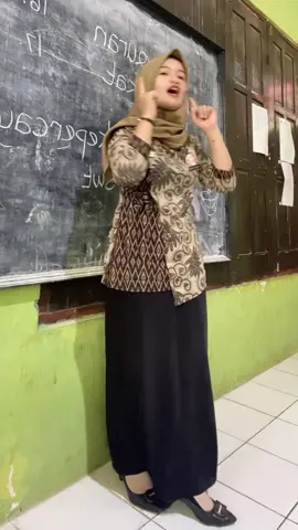 Kenapa ga dari dulu bilang ada Rok murah meriah tapi bahan ga murahan enak dipakai 🥲🥲