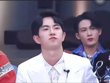 Dù có thế nào thì những đoạn đáng yêu dễ thương của anh cũng nên được nhìn lại. Sau này có ai muốn biết, mình sẽ dõng dạc bảo “Vu Mông Lung của tôi cũng đã từng có nét vui bẻ đáng yêu.” #于朦胧 #justiceforyumenglong #YuMengLong #vumonglung  