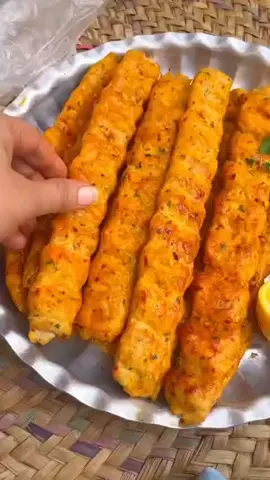 تمام نکات کوبیده مرغ نرم و آبدار و خوشمزه😍 مواد لازم : مرغ متوسط ۱ کیلو جعفری خورد شده ۴ ق غ فلفل دلمه ای قرمز ½ عدد کره و زعفران غلیظ دم کرده نمک، فلفل قرمز، زردچوبه جوش شیرین به دلخواه دنبه گوسفندی ۲۰۰ گرم پیاز متوسط ۱ عدد ⤹༢➥  ❤️