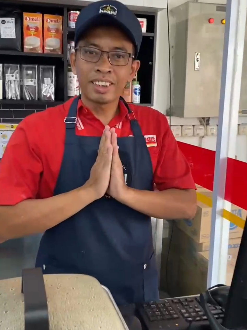 Americano 6 shoot 🤔 siapa di sini yg suka pesen kopi 6 shoot   @korwil si merah   #beanspotalfamart #alfmartiktok #fypage #fypシ゚viral🖤tiktok 