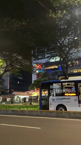 Jakarta at night 😍✨ #jakarta #sudirman #senayan #jktfyp #placetogojkt 