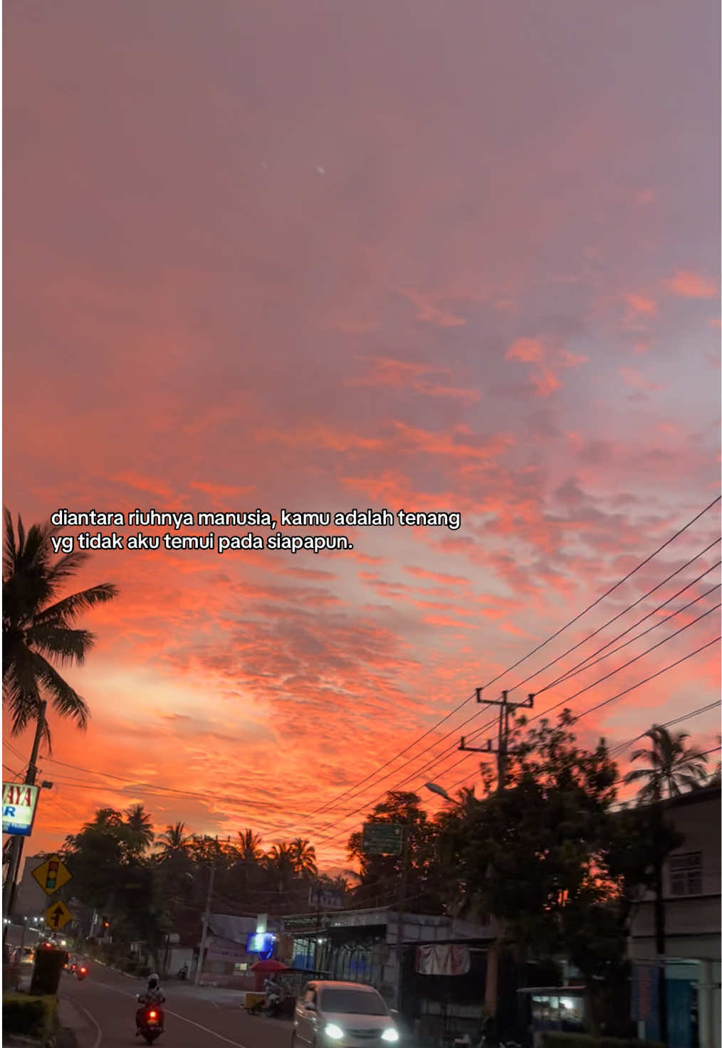 Kan ku pelajari tempat tempat yg indah tuk pergi nanti ✨💛 #senja #langitsore #senjasudutkota 