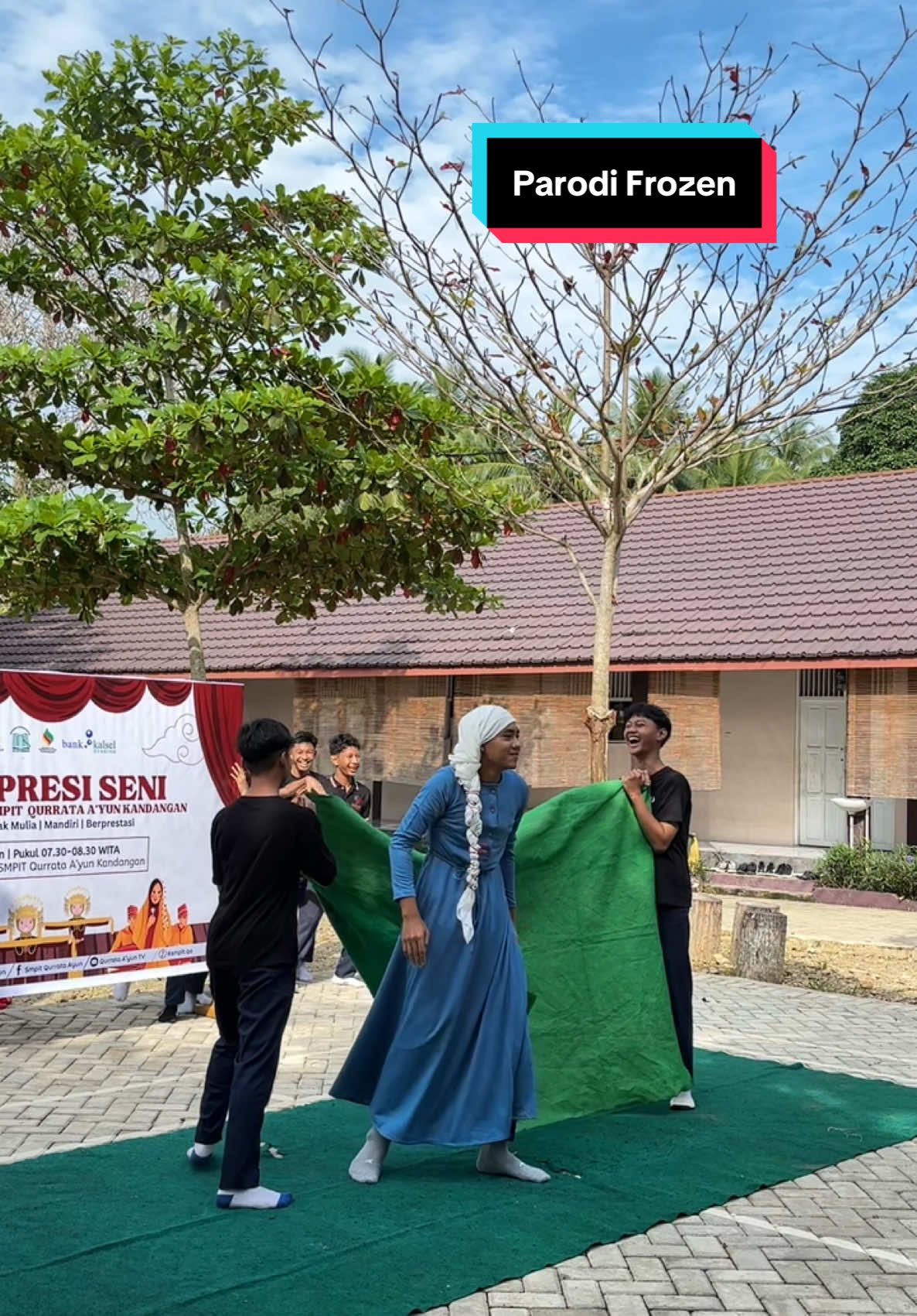 Elsa berketombe #annaelsaolaf #frozen #parodifrozen #fyp #pentasseni #pentassenisekolah #lucu_ngakak #komedikocak #fyppppppppppppppppppppppp 