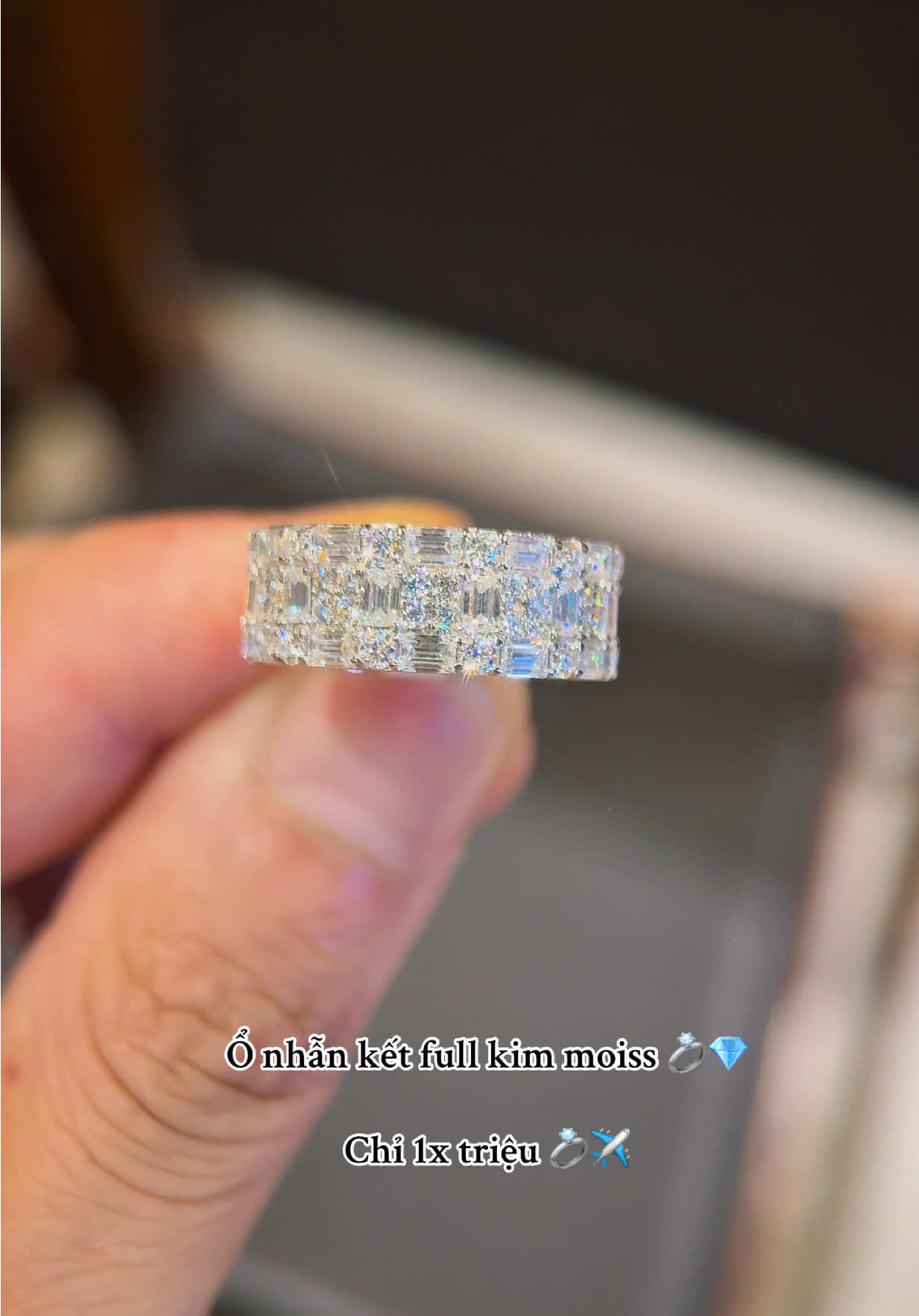 Lên mẫu nhẫn kết tròn full kim moissanite siêu nét cho anh em lên tay #trangsuc #nhanvangtrang #nhannam #jewelry #dinhhautrangsuc 