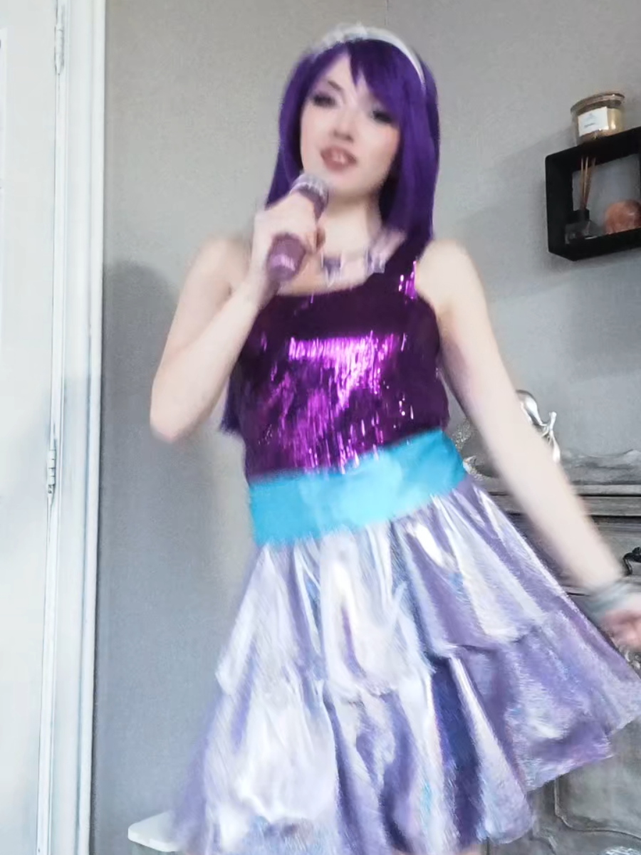 je referais la vidéo avec une meilleure qualité la prochaine fois 😭 mais je suis plutôt contente pour un 2eme costume main j'ai hâte de faire mon concours !!💗💗#barbie #barbiecosplay #theprincessandthepopstar #keiracosplay #pourtoi