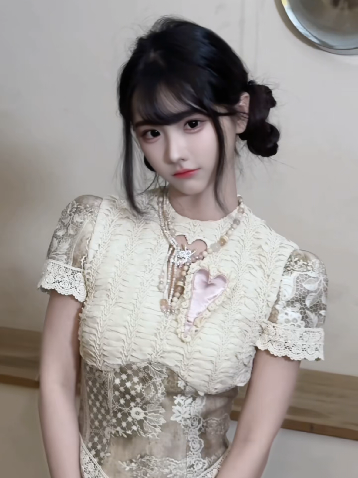 这是一场酝酿已久的、与你双向奔赴的浪漫。我的个人杂杂志将于9月28日上线啦 #颜艺少女蝴蝶结杂志大片 #张雅倩 