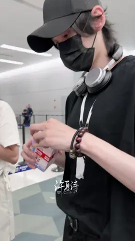 บูกแมวน่ารักจริงๆแกะจุ่มให้แล้วยังไปทิ้งขยะให้อีก🤣✈️27.9.25 #วังตั๋ว #wangduo #คุณวังตาแป๋ว🌸 #汪铎 