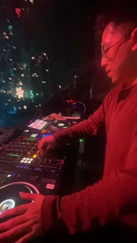 59 : Empire nhạc căng hơn dây đàn . #minhtuanqlyempire #越南夜店 #越南夜总会 #西贡酒吧 #xuhuong 