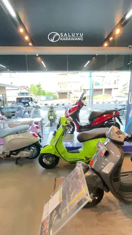 MANAA NIHH YANG BELUMM LIAT KE DEALER VESPA SALUYU KARAWANGG!!? YANG MAU KE DEALER JANGAN LUPA BILANG MAU KETEMU MIMIN HAZIL YAA🤩🤩✨ Terima pembelian: 🔹️On The Road 🔹️Off The Road 🔹️Cash 🔹️Credit (Dibantu sampai acc) FREE HELM  PT. SALUYU VESPARIO For more info: 📞WA: 0895-4027-49482 HAZIL 📍Jl. Surotokunto No.52, Adiarsa Tim., Kec. Karawang Tim., Karawang, Jawa Barat 41311, Indonesia#vespakarawang #viral #jawabarat #vespa #foryoupage 