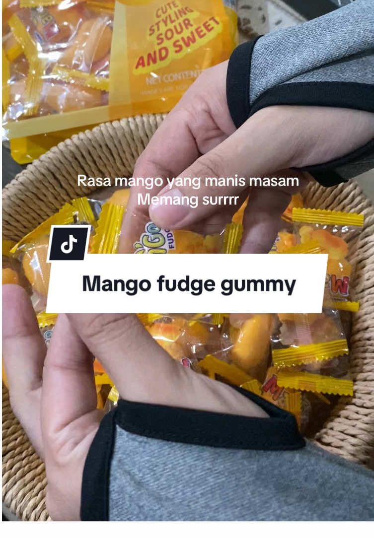 Biasa jumpa gummy yang manis je. Tapi ni memang best sangat🥰🤩 #mangogummy #gummy #gummymango #mangofudge #food 
