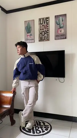 Windbreaker? Malamig pa naman ngayong Ber Months ❄️🥶 #jackets #christmasgiftideas #windbreakerjacket #bermonths 