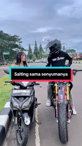 Dikasih Silverqueen maunya dairymilk 😭 . #fypシ #bucin_story #viral #gombalincewe #duosejoli #naharalexie #pendelz #bemskuy #prankcewe #gombalan #cewecantik #cewekcantik #cewesalting #beranda #rame #prank #ngasihcoklat #mutualaninstagram #kenalan #dedegemes #supermotolife #supermotobucin #supermoto #supermotoromantis #superbarbar 