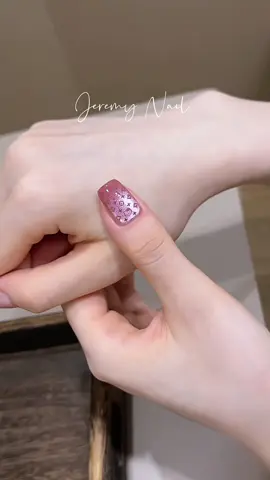 Ai mê Kitty mà chưa thử mẫu này là thiếu sót luôn á 😍 Ombre + mắt mèo xinh hết nấc!#nail #nailart #hellokitty #matmeonail #nailsartvideos 