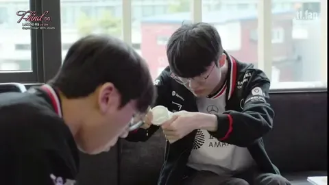 Faker… that’s not a squishy 😭 he’s literally a baby cat xdd #faker #t1 #leesanghyeok #fyp #xh 