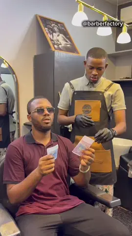 Rassurez-vous nos coiffeurs sont honnêtes 😎💈  Prenez votre rendez-vous au +227 88 13 10 58 📍Nous sommes à Sonuci Tôle bleue #barberfactory #humour 