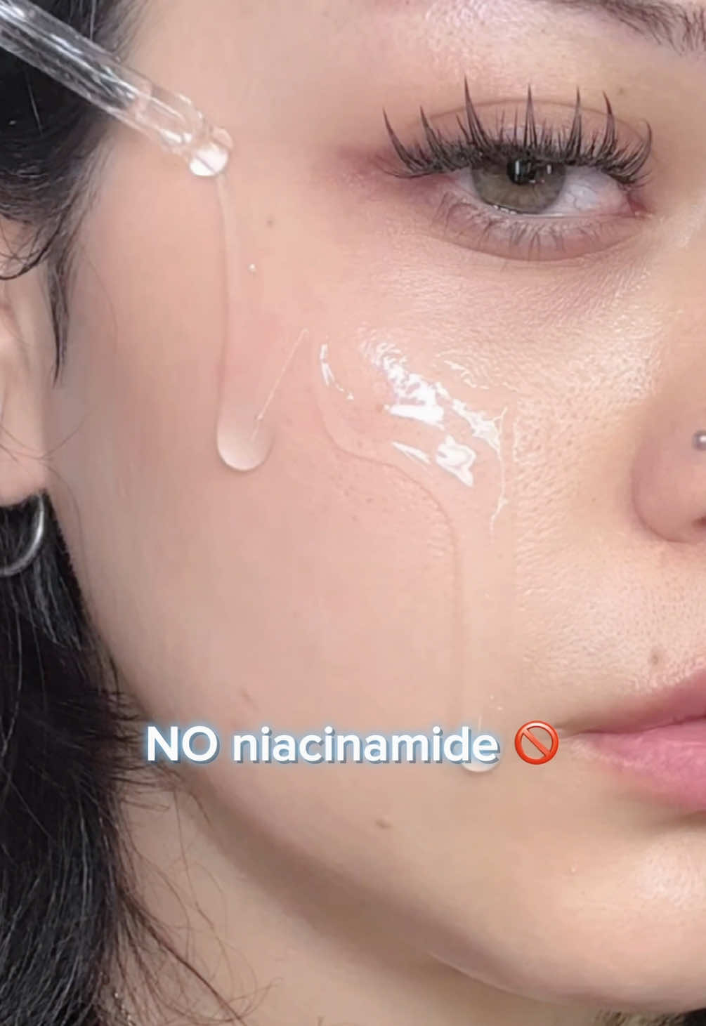 • niacinamide is in almost everything now, which can cause breakouts, damaged barrier, etc if layered too much — which is why this serum is the best replacement for sensitive and fungal acne prone skin ✨ • 20% more hydration than hyaluronic acid 💧 • only 10 ingredients with a fungal acne safe formula ✅ • no niacinamide and no acids 🚫 • skin barrier strengthening + deep hydration + long-lasting moisture retention 🩵 - - DISCOUNT CODES ⋆. 𐙚 ˚ *   yesstyle: LIVLUV327 *   oliveyoung: LIVLUV327 *   stylekorean: LIVLUV327 *   flower knows: LIVLUV327 *   stylevana: INF105MXCHI *   masksheets: LAZYMXCHI - - @iUNIK #koreanskincare #iunik #iunikbetaglucan #iunikhydrationserum #barrier 