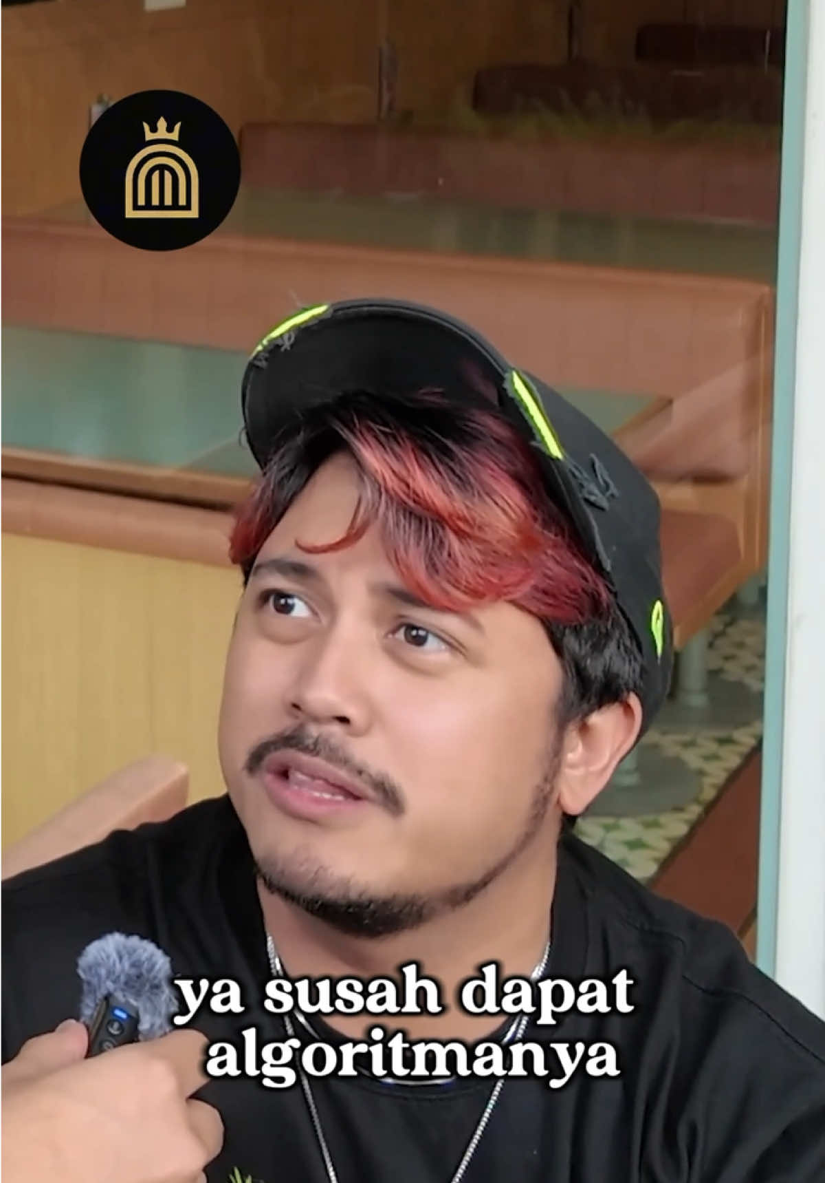 🚀 Dari “Bakar Kapal” ke Content Creator Sukses — Kisah ****** Udah 4 tahun di dunia entertainment. Tantangan terbesar? 👉 Proyek sepi. 3 langkah jadi content creator sukses: 1️⃣ Jangan lupa pencet record 2️⃣ Konsisten upload, jangan mood-moodan 3️⃣ Terus improve kualitas sesuai feedback netizen Modal awal? 👉 Cuma HP & internet. Dulu iPhone 5s aja udah bisa dipakai ngonten. 💡 Nasehat terakhir buat anak muda: “Jadilah orang baik. Buang rasa iri & negatif feeling. Fokus aja jadi versi terbaik dirimu, sukses bakal nyamperin.” #CeritaSultan #MindsetSultan #ContentCreator #Entertainment #KerjaKeras @Mamangosa 