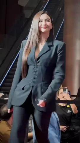 27.9|Vạn vật đều thua Engfa mặc vest 🙇🏿#elfwr #engfawaraha #missgrandthailand2022 #viral #xhhhhhhhhhhhhhhhhhhhhhhh 