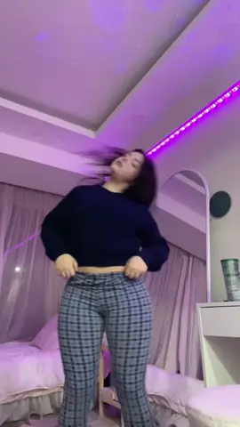 ارقصي شكون يسالك #بنات #رقص_جزائري🥵🇩🇿 #foryou #fyp #tiktok 