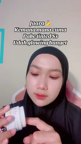 Mencerahkan. Dan Mengglowingkan kulit juga melindungi dari paparan sinar matahari @NAV GLOW #navglow #tintedsunscreen #fypシ゚ 