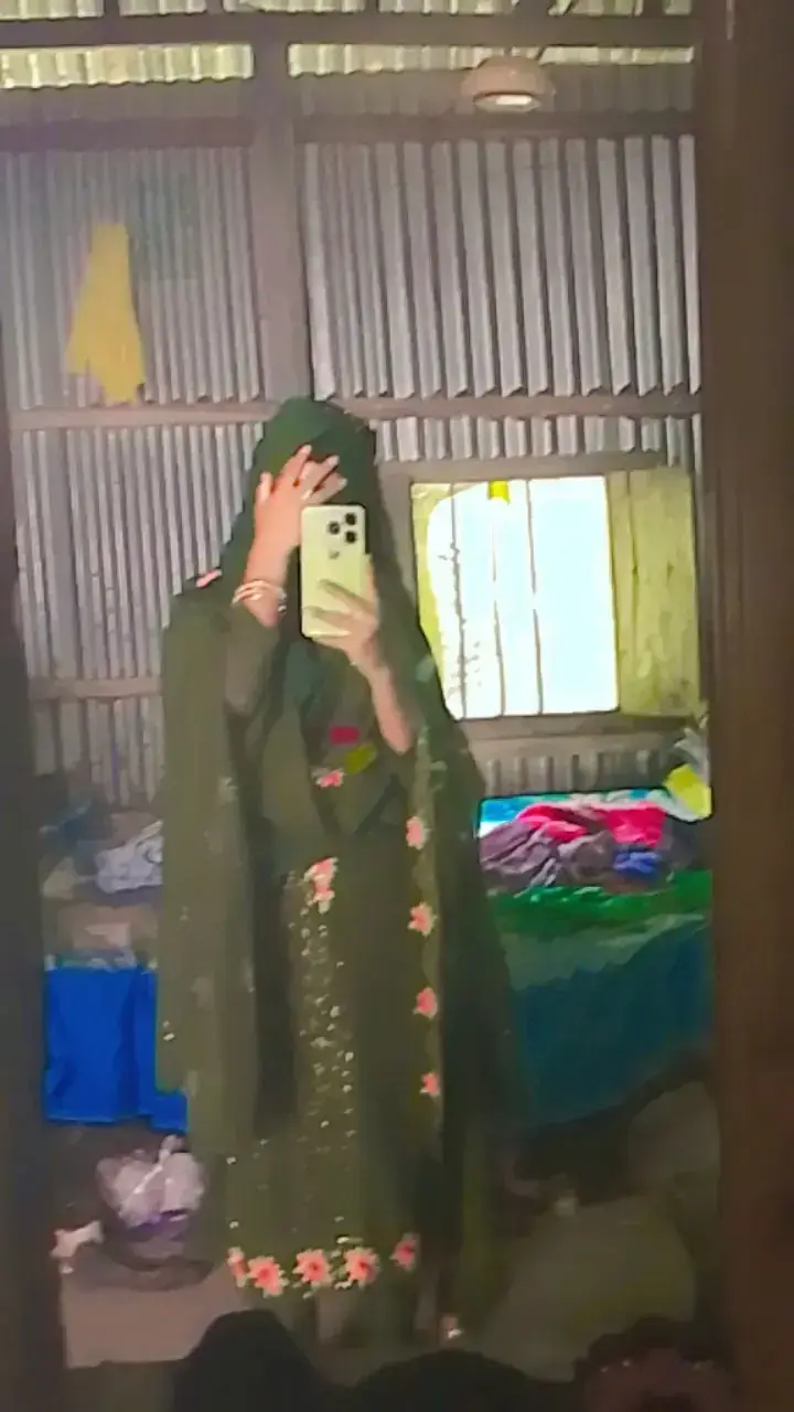 #ভেবে দেখছো! একদিন আমি আর থাকবো না... তোমার অপেক্ষায় থাকতে থাকতে একদিন সত্যিই নিঃশ্বাস থেমে যাবে। হয়তো কোনো এক সন্ধ্যায়, তোমার নাম ধরে চোখ ভিজাতে ভিজাতে আমি চিরতরে হারিয়ে যাবো। তখন চারপাশের কান্নার শব্দ, হাহাকার, মানুষের ভিড়- সবাই বলবে, 'সে আর নেই!' খবরটা বাতাসের মতো তোমার কাছেও পৌঁছে যাবে। সেই মুহূর্তে তুমি কি থেমে যাবে? বুকের ভেতরটা কেমন জানি খালি খালি লাগবে না? হয়তো তুমি একবার শেষ বারের মতো দেখতে আসবে আমাকে! আসবে তো?? এসে দেখবে- সাদা কাপড়ে ঢাকা আমার নিথর দেহ, চারপাশে কান্নার ঝড়, কোলাহল, আর আমি- নিশ্চুপ, চিরতরে নীরব। যে ঠোঁট একদিন শুধু তোমার নাম উচ্চারণ করতো, আজ তা বন্ধ; যে চোখ একদিন তোমাকে খুঁজে ফিরতো, আজ তা চিরতরে নিভে গেছে। অথচ এই হৃদয়ই ছিলো তোমার জন্য বেঁচে থাকার সবচেয়ে বড় কারণ। তুমি যখন আমার দিকে তাকাবে, হয়তো তোমার বুকের ভেতরটা হাহাকার করে উঠবে। ভাববে সেই মানুষটাই তোমাকে তার সবটুকু ভালোবাসা দিয়ে বেঁধে রেখেছিলো। হয়তো তোমার অশ্রু ঝরবে, কিন্তু আমি তো আর কিছু দেখতে পাবো না। আমি তখন শুধু নিথর শুয়ে থাকবো, চারপাশের কান্না শুনতে পাবো না, শুধু ঠান্ডা হাওয়ায় মিলিয়ে যাবো। তখন হয়তো তোমার মনে প্রশ্ন জাগবে- আমি কেন এভাবে চলে গেলাম? কিন্তু উত্তর তোমার হাতে নেই। উত্তর লুকিয়ে থাকবে আমার দীর্ঘ অপেক্ষার রাতগুলোতে, যে রাতগুলোতে আমি তোমার জন্য জেগেছিলাম। লুকিয়ে থাকবে আমার ভেজা বালিশ, যে বালিশে তোমার নাম ধরে কান্না গিয়েছিল। লুকিয়ে থাকবে আমার ভাঙা হৃদয়ের প্রতিটি টুকরো। তখন তুমি বুঝবে- ভালোবাসা হারিয়ে গেলে কেমন লাগে, অবহেলিত মানুষ একদিন কেমন করে অবহেলা হয়ে যায়। তখন হয়তো তুমি আক্ষেপ করবে- যদি একটু আগেই বুঝতে, যদি একটু আগেই ফিরে আসতে! কিন্তু তখন আর কিছু করার থাকবে না। আমার জীবন তখন শেষ হয়ে যাবে, শুধু রয়ে যাবে আমার অগাধ ভালোবাসার স্মৃতি, আর তোমার বুকের ভেতরে জমে থাকা অনুশোচনা। ভাবো তো, তুমি যদি তখন আমার পাশে দাঁড়িয়ে কবরেজ চোখে বলো- 'আমিও তোমাকে সত্যিই ভালোবাসতাম!' আমি কি শুনতে পাবো? না, তখন আমি নীরবতায় হারিয়ে যাবো। তোমার প্রতিটি কথা বাতাসে মিলিয়ে যাবে, তোমার প্রতিটি অশ্রু মাটিতে ঝরে পড়বে, আর আমি থাকবো শুধু এক টুকরো স্মৃতি হয়ে।