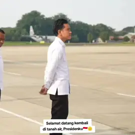Momen Wapres Gibran sambut ketibaan Presiden Prabowo di tanah air🇮🇩 #prabowosubianto #gibranrakabuming #prabowo #gibran #presdienterpilih #wakilpresidenterpilih #pragib #prabowogibran2024 #infowapresgibran #trendgibran #jjgibran #fyp 