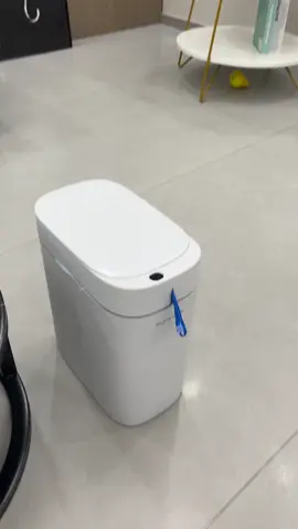 Wave to open, auto-close, 90 days on 1 charge ⚡#tiktokshop #TikTokShopFallDealsForYou #fyp #TikTokMadeMeBuyIt #TikTokShopRestock #trashcan #foryou 