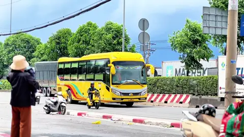 Quay có xíu mà liếc ghê quá 😅#xekhachvietnam🇻🇳 #xekhachhungthinhquangngai #xuhuong #xekhachanhtuyen #49lamdong 